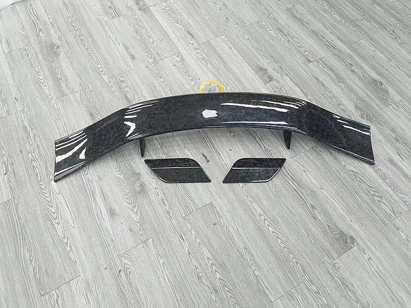 High Quality  Carbon Fiber Rear Spoiler Rear Wing for  DBX to M Style